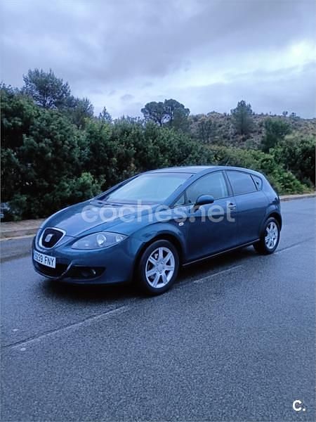 Usado Seat Leon Sport 105 CV (77 kW) 2007 Azul Utilitario
