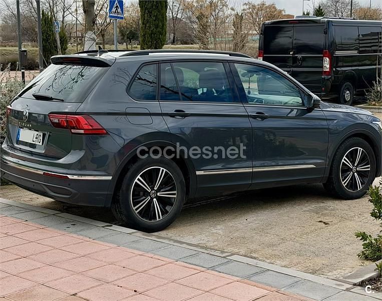 Usado VW Tiguan Life 150 CV (110 kW) 2022 Gris / plata SUV