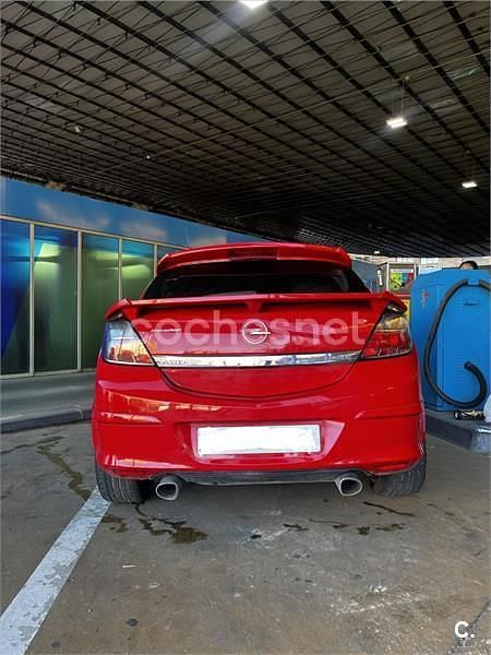 Usado Opel Astra GTC Sport 125 CV (91 kW) 2006 Rojo Berlina