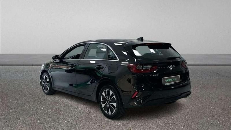 Nieuw Kia Ceed 101 PK (74 kW) 2025 Zwart Hatchback