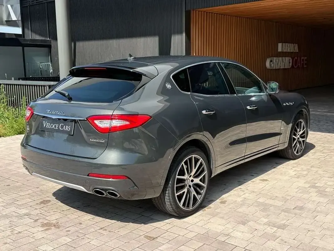 Usado Maserati Levante GranLusso 275 CV (202 kW) 2018 Gris SUV