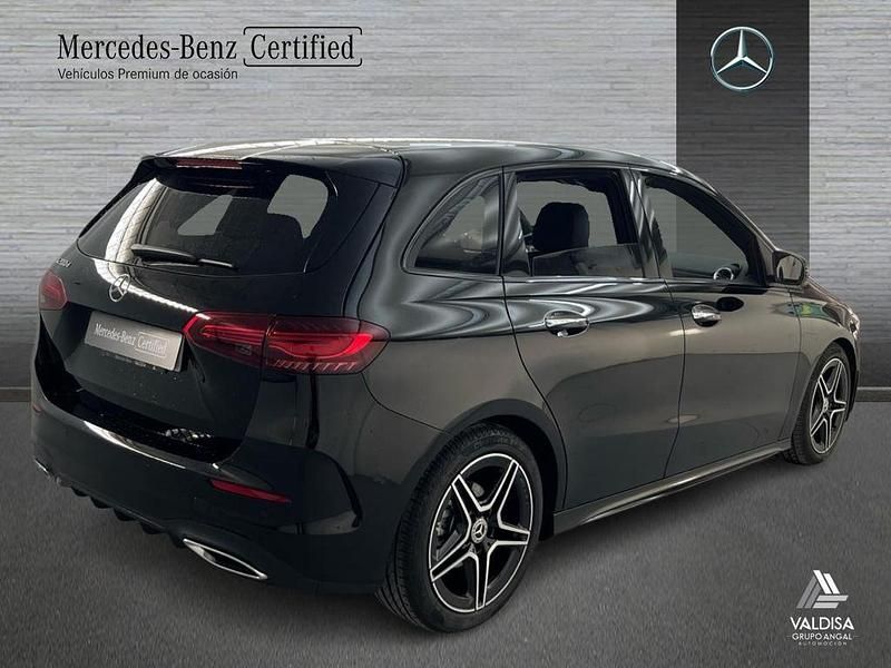 Usado Mercedes B200 AMG line 150 CV (110 kW) 2024 Negro Monovolumen