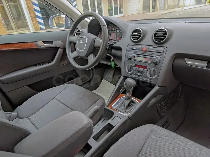 Usado Audi A3 Sportback Ambiente 105 CV (77 kW) 2006 Azul Utilitario