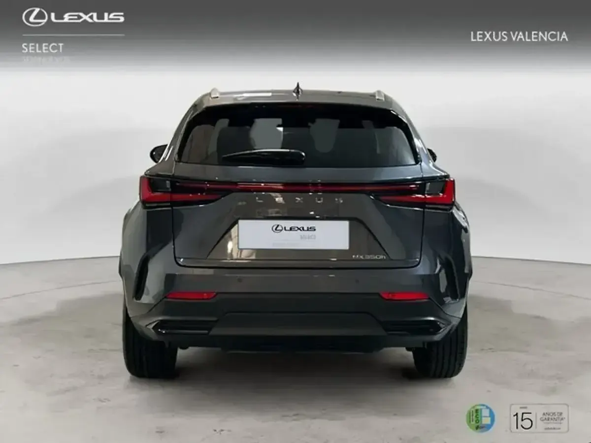 Usado Lexus NX350h Executive Line 242 CV (177 kW) 2024 Gris / plata SUV