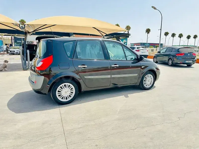 Usado Renault Scénic Dynamique 105 CV (77 kW) 2008 Negro Monovolumen
