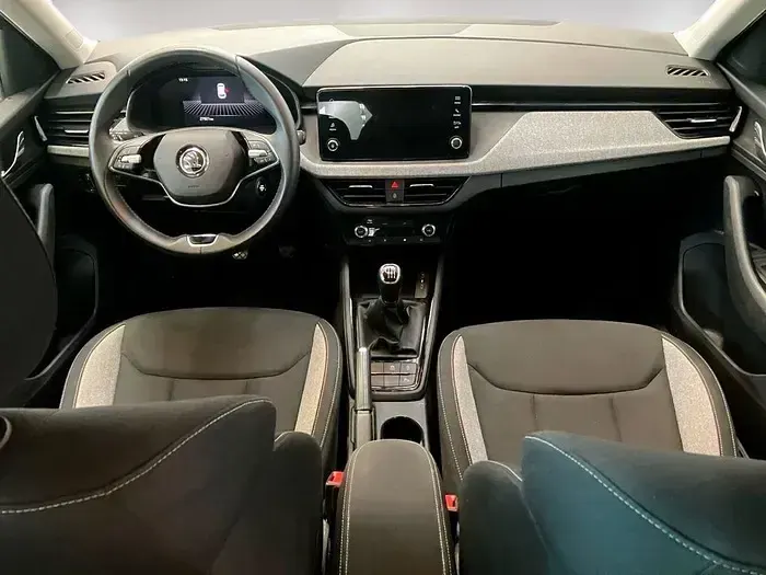 Usado Skoda Kamiq Selection 115 CV (84 kW) 2024 Gris SUV