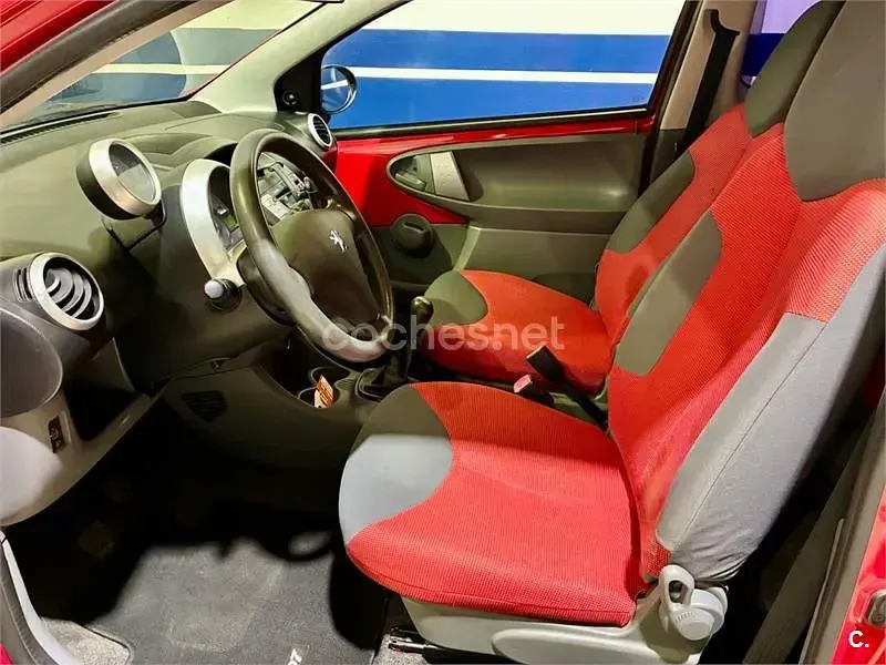 Usado Peugeot 107 54 CV (39 kW) 2008 Rojo Utilitario