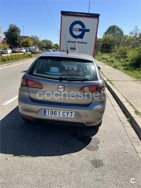 Usado Seat Ibiza Stylance 100 CV (73 kW) 2004 Gris / plata Utilitario