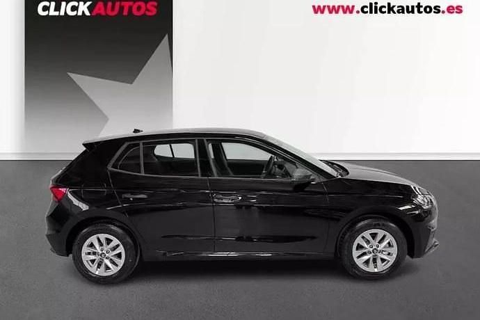 Usado Skoda Fabia Essence 95 CV (69 kW) 2025 Plata
