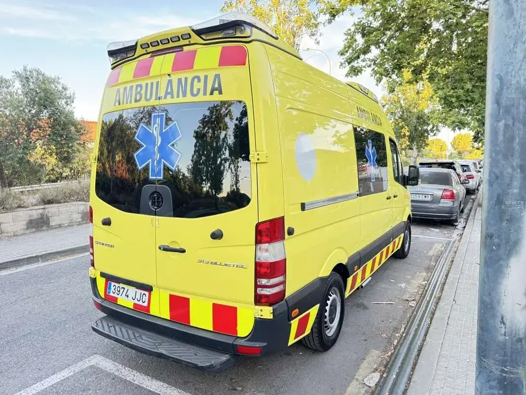 Usado Mercedes Sprinter 129 CV (94 kW) 2015 Amarillo Van