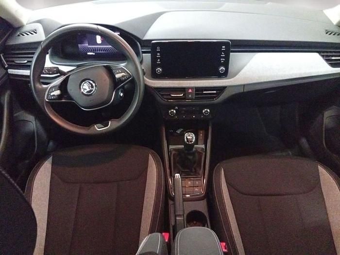Usado Skoda Kamiq Selection 115 CV (84 kW) 2024 Blanco SUV