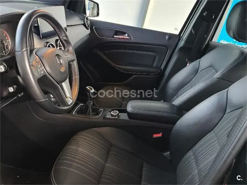 Usado Mercedes B180 AMG line 109 CV (80 kW) 2013 Negro Monovolumen