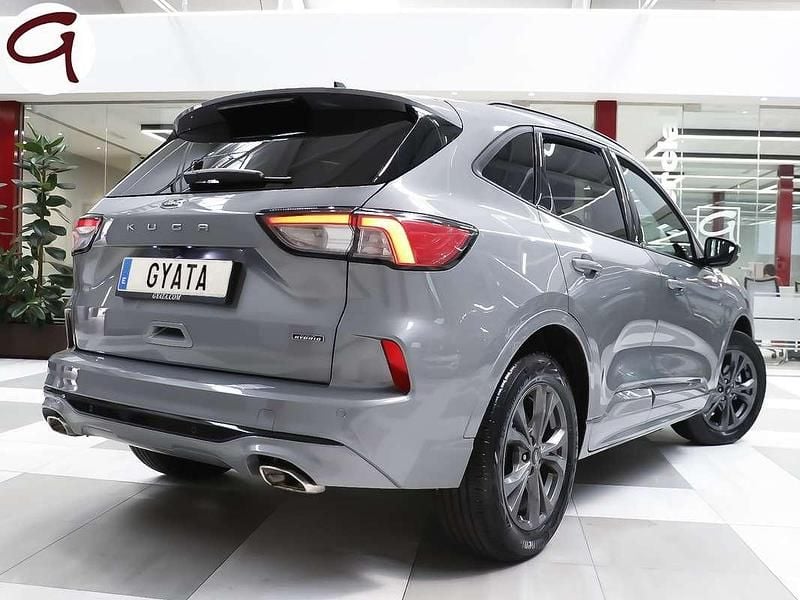 Usado Ford Kuga ST-Line 224 CV (164 kW) 2023 Plateado SUV