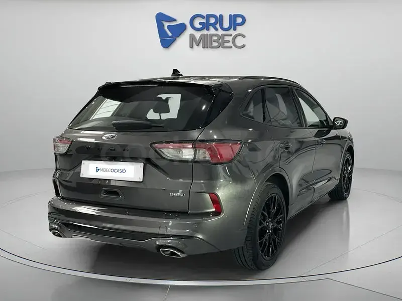 Usado Ford Kuga ST-Line X 225 CV (165 kW) 2022 Gris / plata SUV