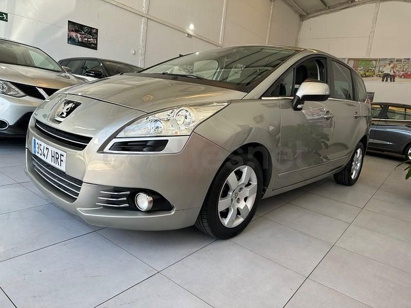 Usado Peugeot 5008 Style 115 CV (84 kW) 2013 Beige Monovolumen