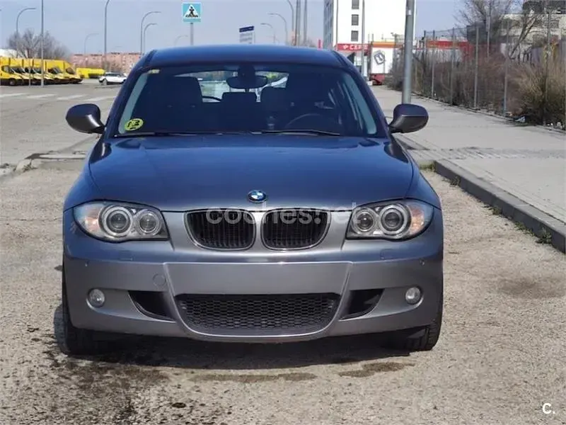 Usado BMW 118 Comfort Edition 143 CV (105 kW) 2011 Gris / plata Utilitario