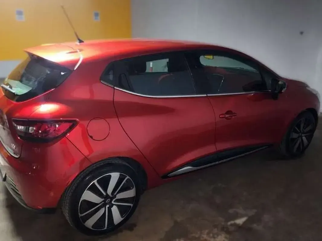 Usado Renault Clio Expression 90 CV (66 kW) 2014 Rojo Utilitario