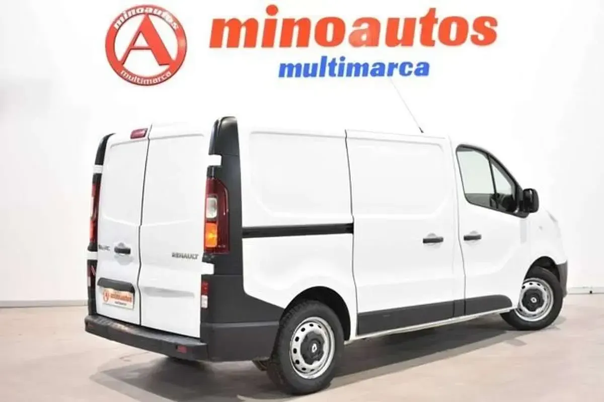 Usado Renault Trafic 95 CV (69 kW) 2018 Blanco Monovolumen