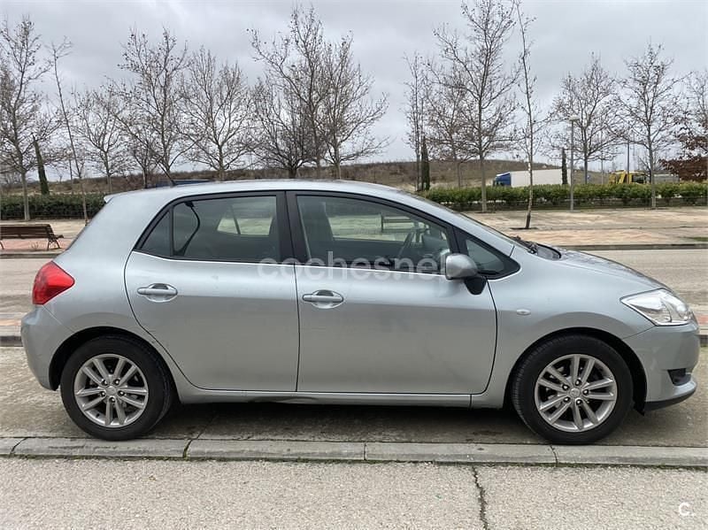 Usado Toyota Auris Luna 124 CV (91 kW) 2008 Gris / plata Berlina