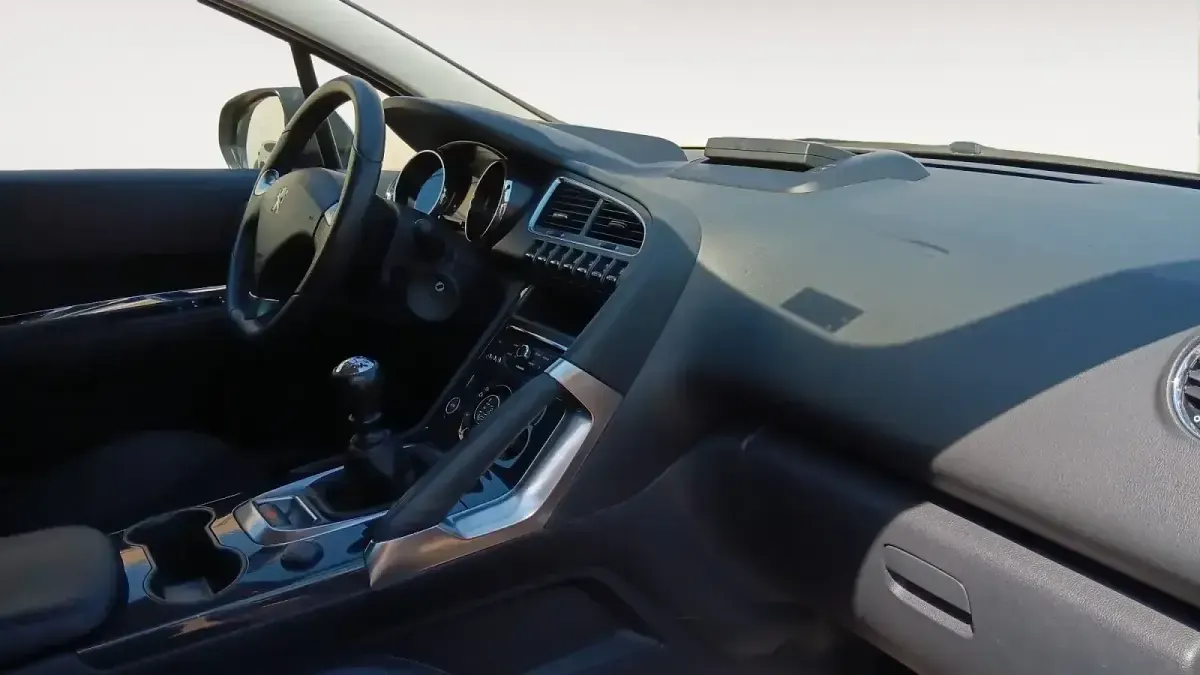 Usado Peugeot 3008 Allure 131 CV (96 kW) 2016 Azul Berlina