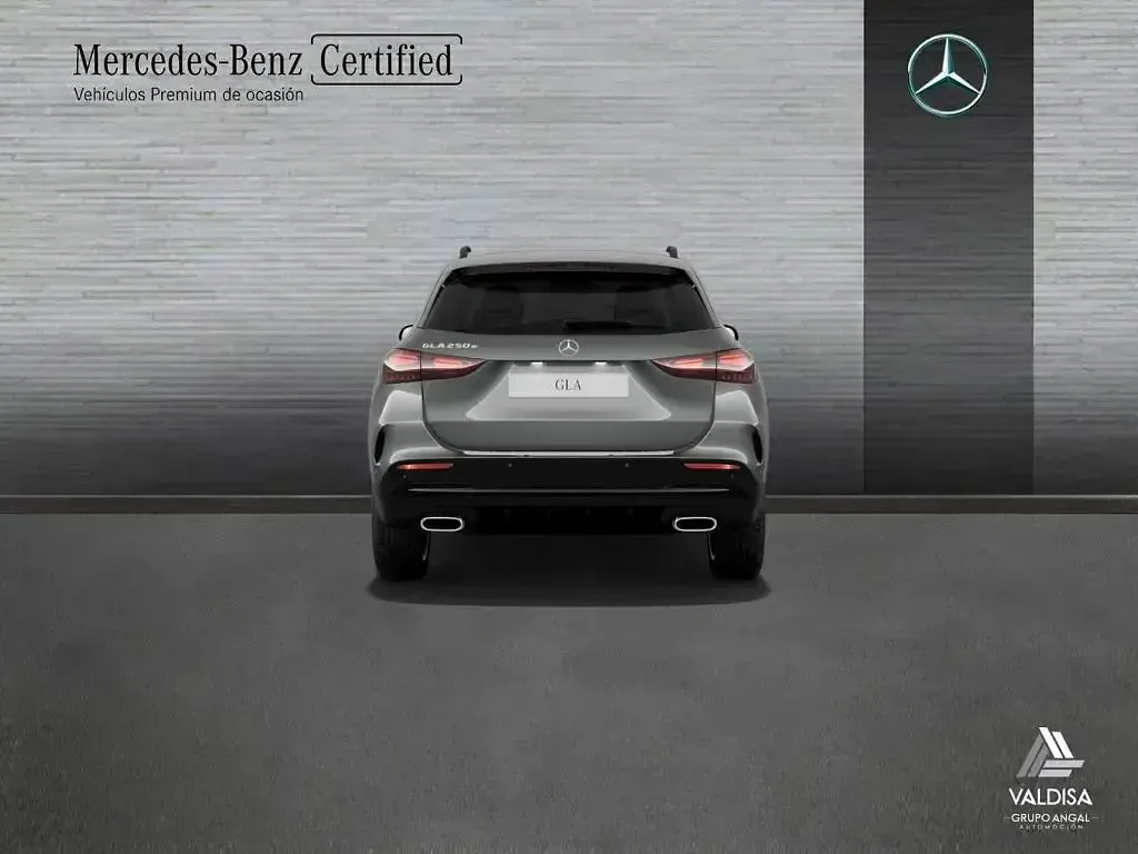 Usado Mercedes GLA250 AMG line 218 CV (160 kW) 2024 Gris / plateado SUV