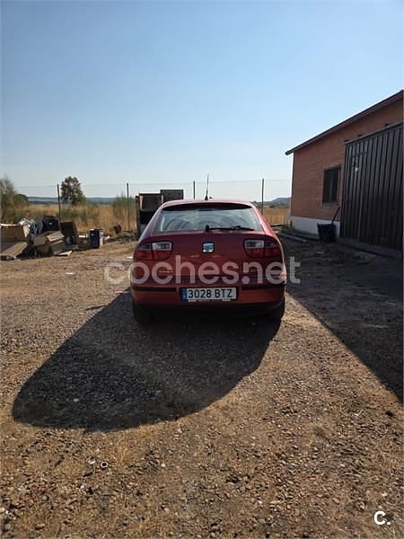 Usado Seat Leon Sport 105 CV (77 kW) 2002 Granate Utilitario