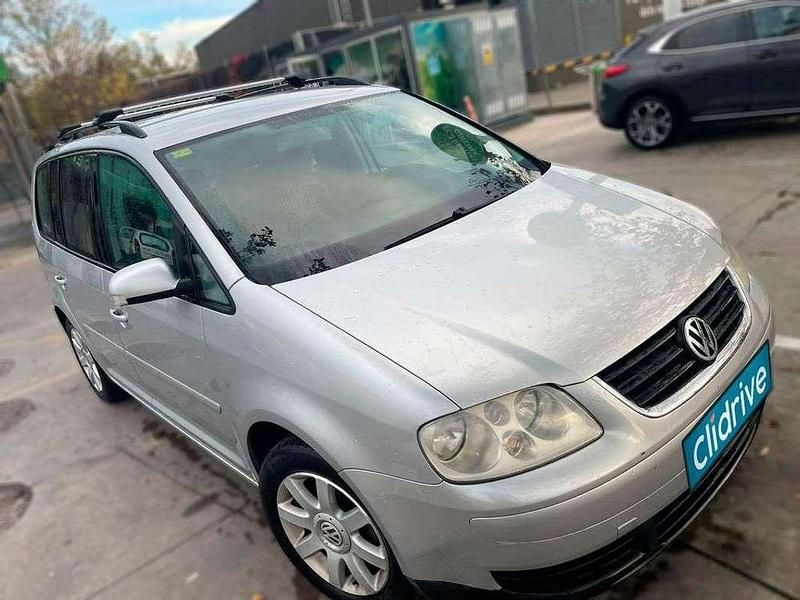 Usado VW Touran Advance 105 CV (77 kW) 2005 Gris Monovolumen