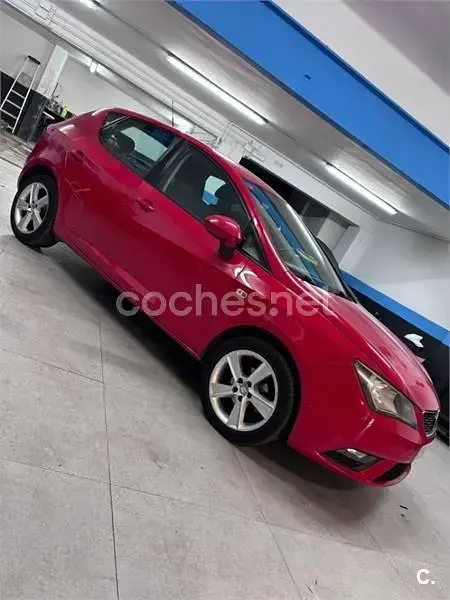Usado Seat Ibiza Style 90 CV (66 kW) 2012 Rojo Berlina