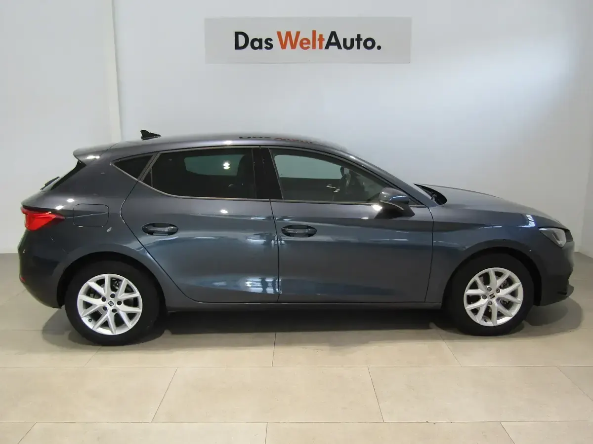 Usado Seat Leon Style 110 CV (80 kW) 2021 Gris
