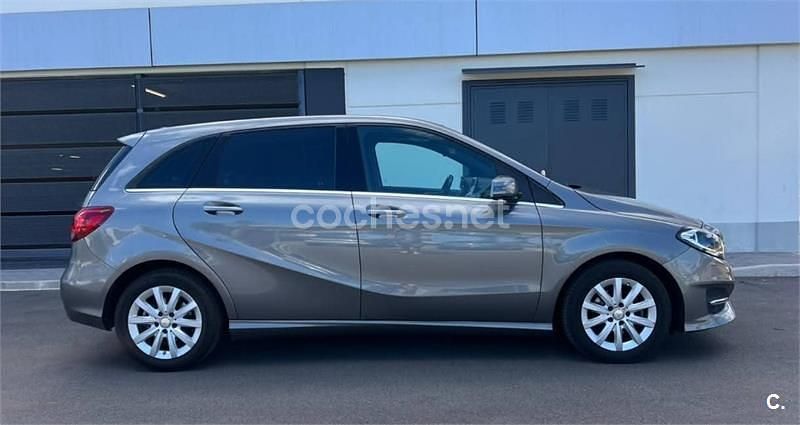Usado Mercedes B180 Urban 109 CV (80 kW) 2015 Gris / plata Utilitario