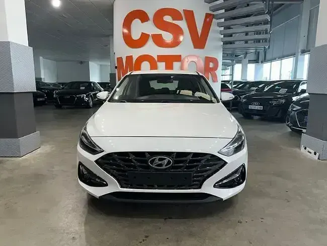 Usado Hyundai i30 N Line 120 CV (88 kW) 2023 Blanco Berlina