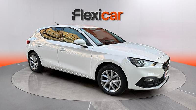 Usado Seat Leon Style 131 CV (96 kW) 2022 Blanco Berlina