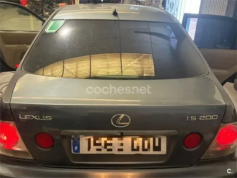 Usado Lexus IS200 Luxury Line 155 CV (114 kW) 2004 Azul Berlina