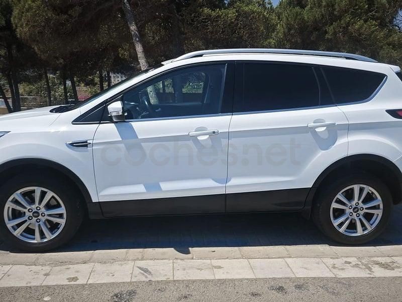 Usado Ford Kuga Trend 176 CV (129 kW) 2019 Blanco SUV