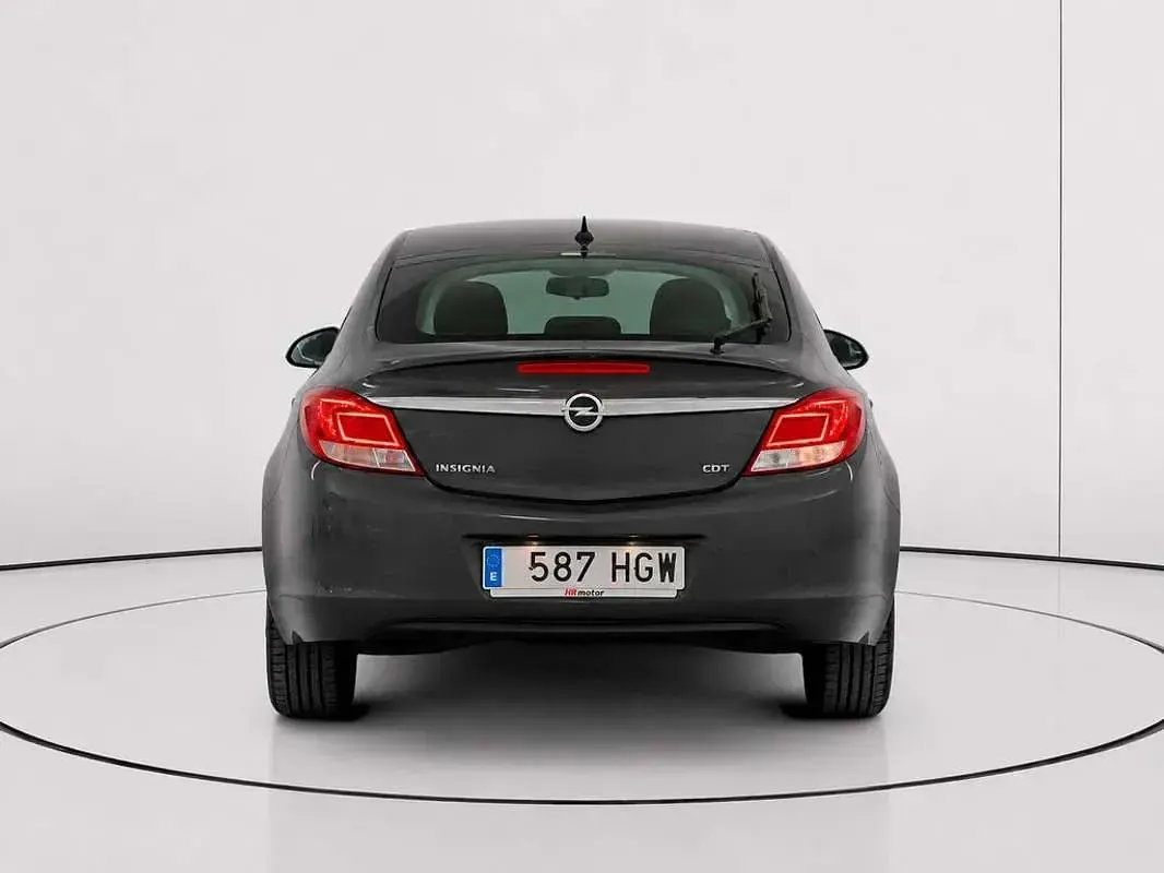 Usado Opel Insignia Edition 131 CV (96 kW) 2011 Gris Berlina