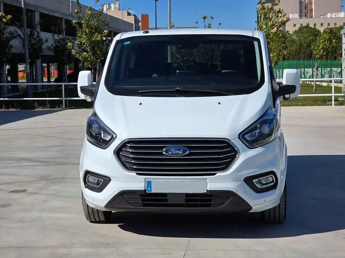 Usado Ford Tourneo Custom Titanium 170 CV (125 kW) 2019 Blanco Van