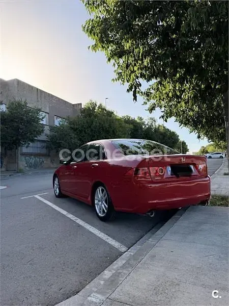 Usado Honda Accord Executive 190 CV (139 kW) 2005 Rojo Berlina