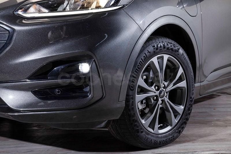Usado Ford Kuga ST-Line 225 CV (165 kW) 2020 Gris / plata SUV
