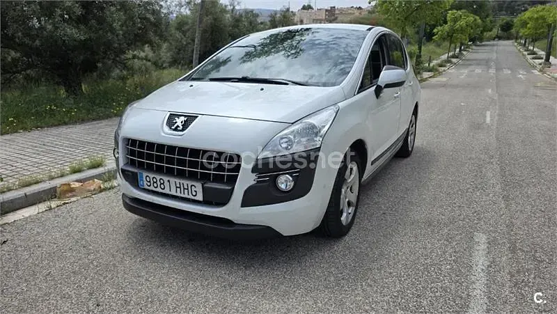 Usado Peugeot 3008 Premium 112 CV (82 kW) 2011 Blanco Familiar