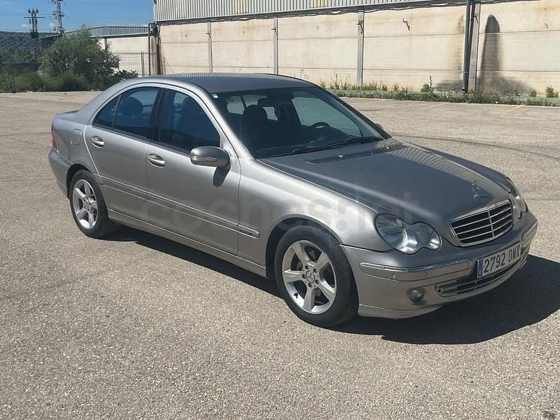 Usado Mercedes C220 Avantgarde 150 CV (110 kW) 2004 Beige Berlina