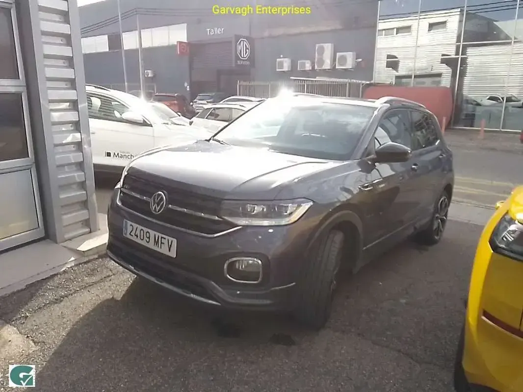 Usado VW T-Cross R-line 116 CV (85 kW) 2023 Gris SUV
