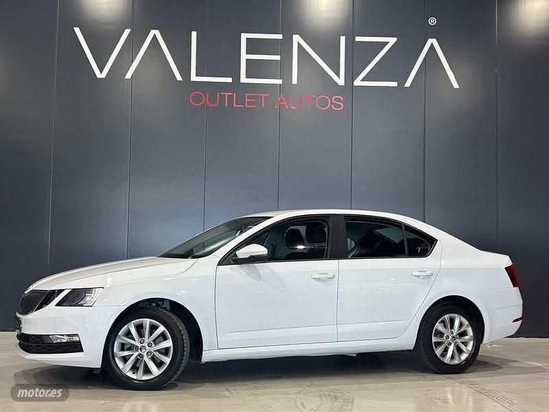Blanco Usado 2018 Skoda Octavia Ambition Berlina | 15.900 € (Buen precio) - Imagen 1/4
