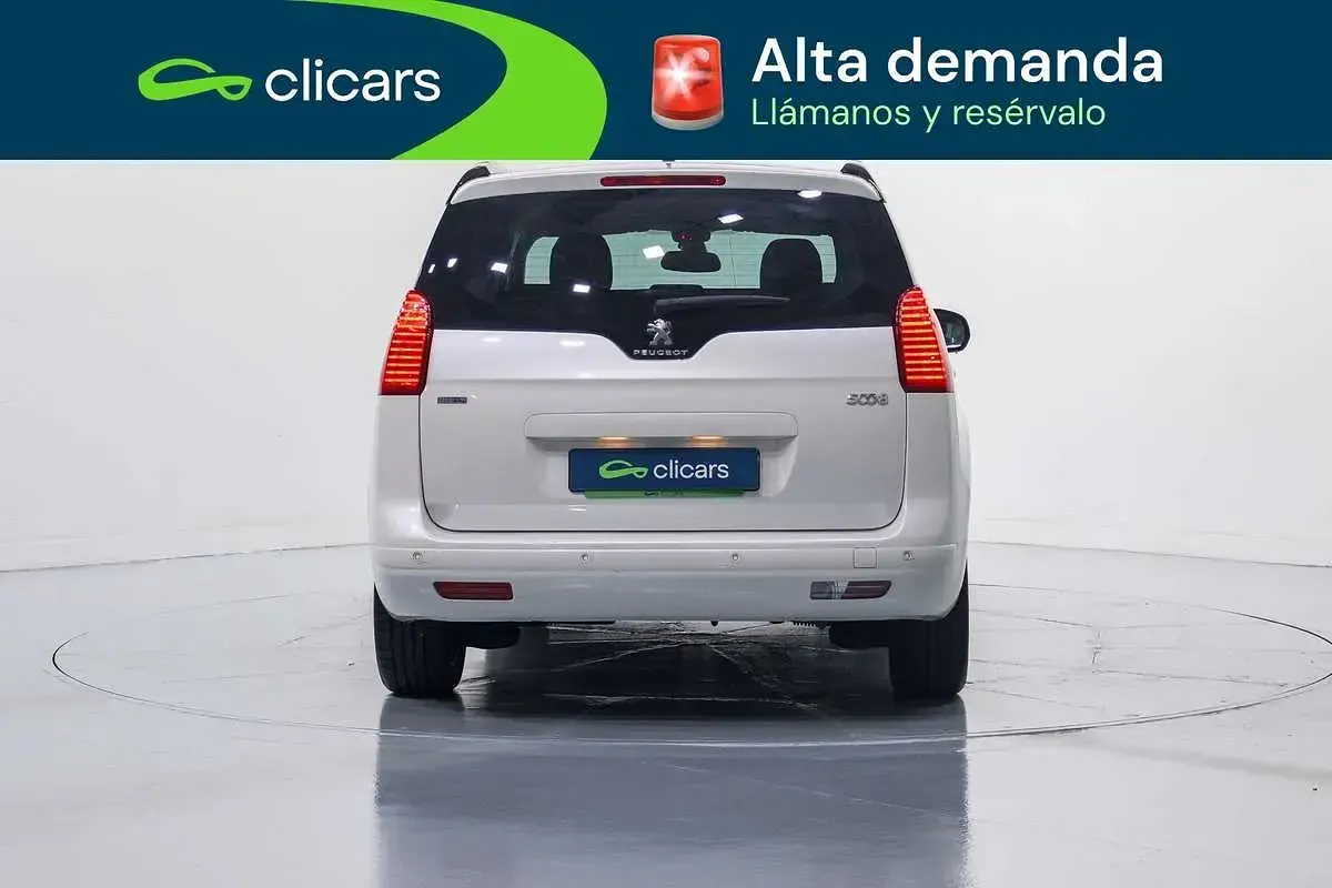Usado Peugeot 5008 Style 120 CV (88 kW) 2017 Blanco Monovolumen