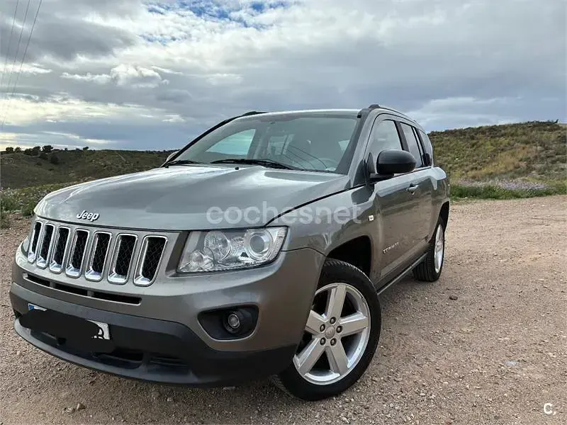 Usado Jeep Compass Limited 163 CV (119 kW) 2013 Gris / plata SUV