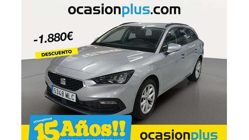 Usado Seat Leon ST Style 131 CV (96 kW) 2023 Plateado Familiar