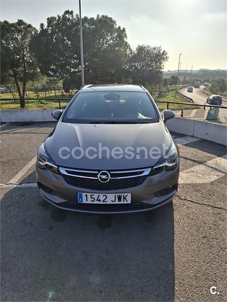 Usado Opel Astra Dynamic 125 CV (91 kW) 2017 Beige Familiar