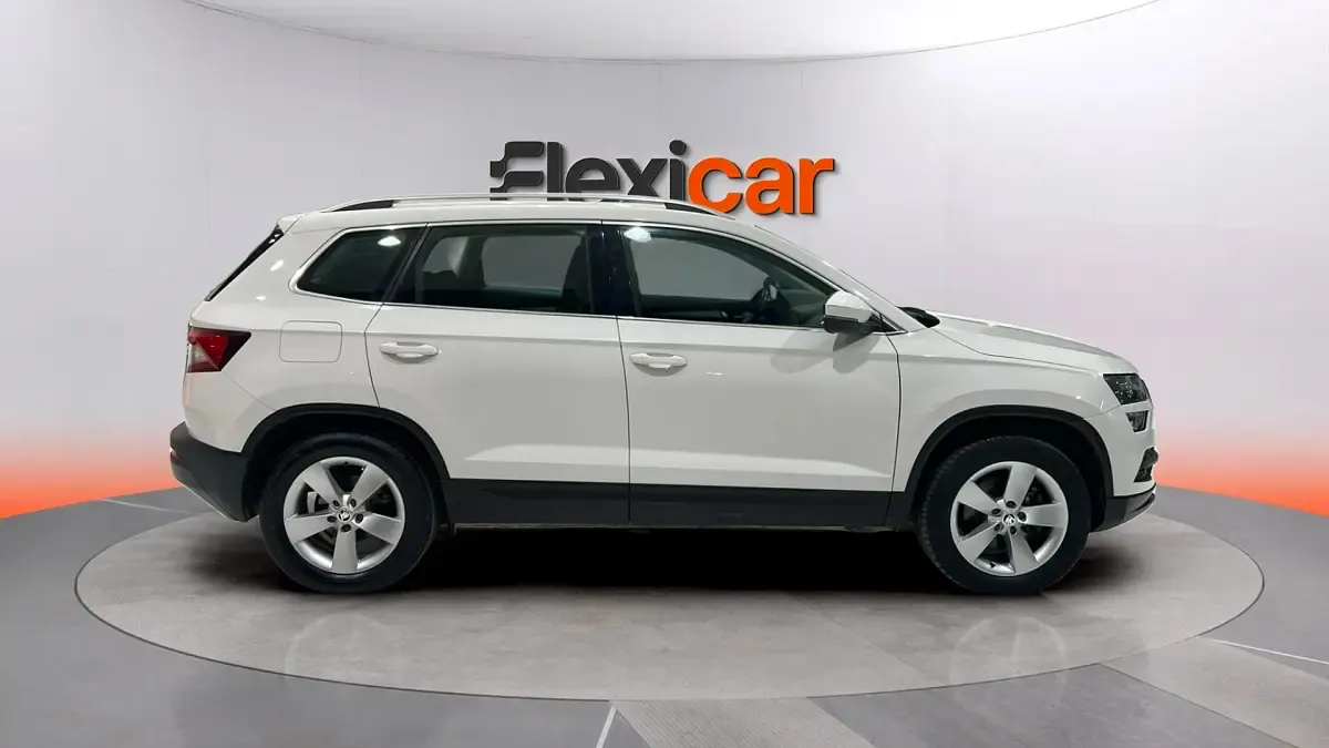 Usado Skoda Karoq Ambition 150 CV (110 kW) 2021 Blanco SUV