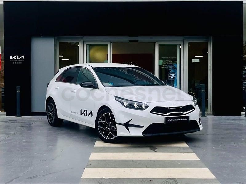 Usado Kia Ceed Style 100 CV (73 kW) 2025 Blanco Utilitario