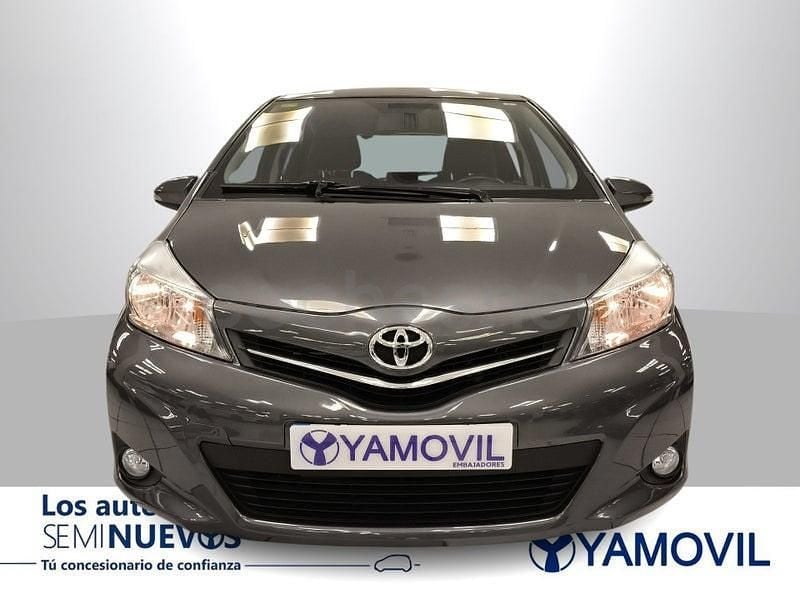 Usado Toyota Yaris Active 90 CV (66 kW) 2013 Gris Berlina