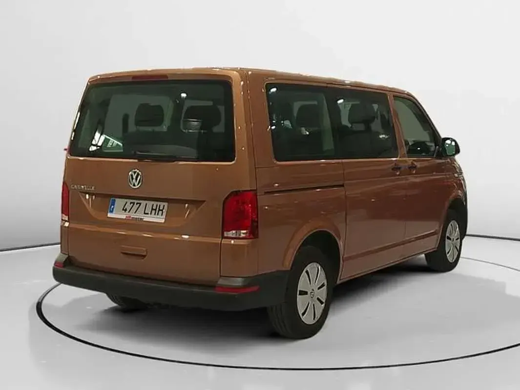 Usado VW Caravelle Trendline 110 CV (80 kW) 2020 Naranja Van